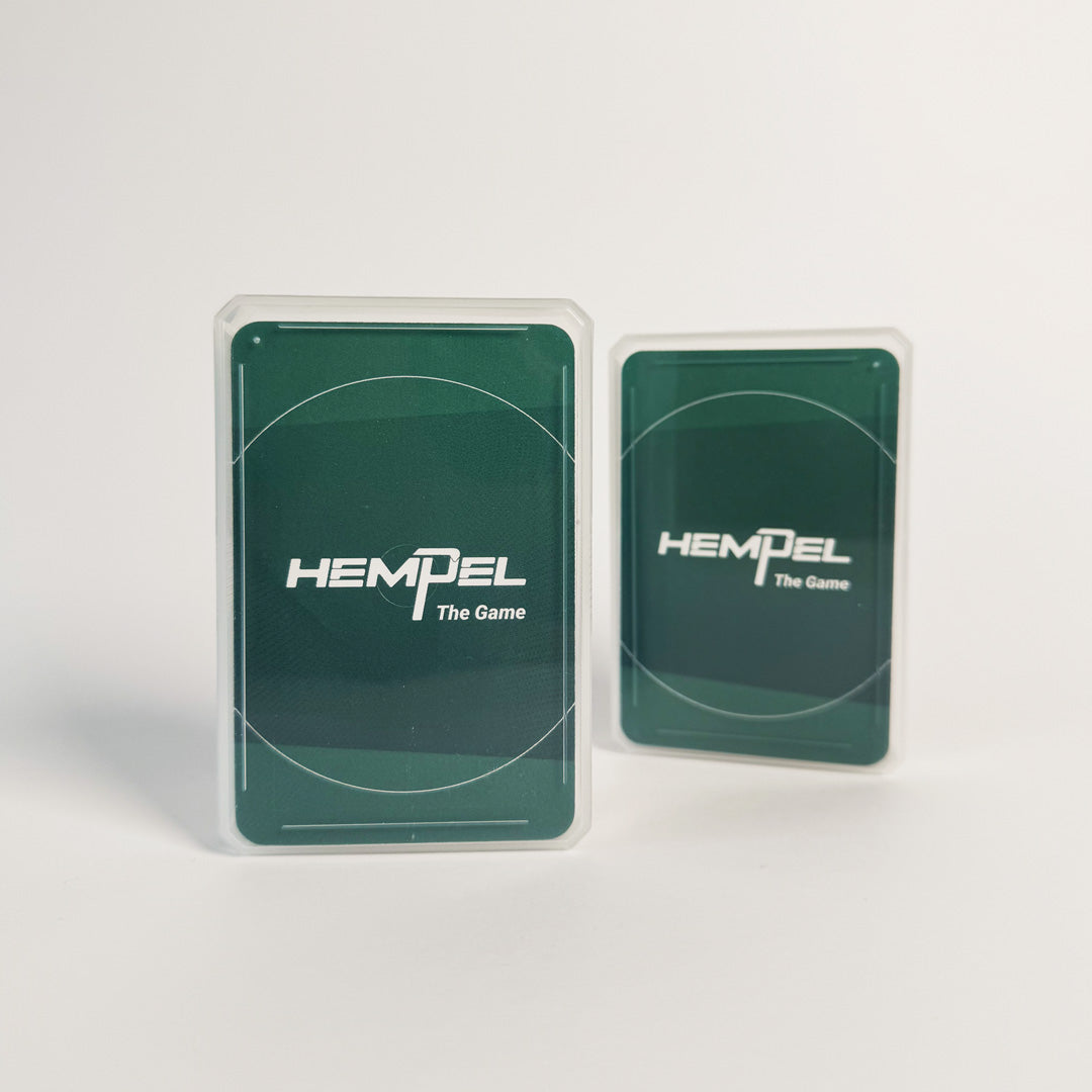 Zwei Verpackungen von HEMPEL The Game nebeneinander